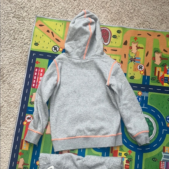 Nike Kids Gray Sweatpants and Hoodie Set - Picture 13 of 13